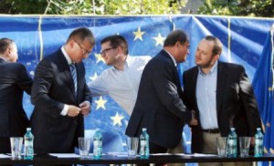 manifestul-aliantei-politice-formate-in-jurul-pdl-a-fost-semnat-165257[1]