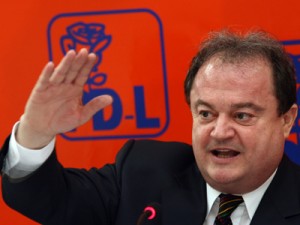 Vasile-Blaga-si-a-lansat-motiunea-la-Targoviste[1]
